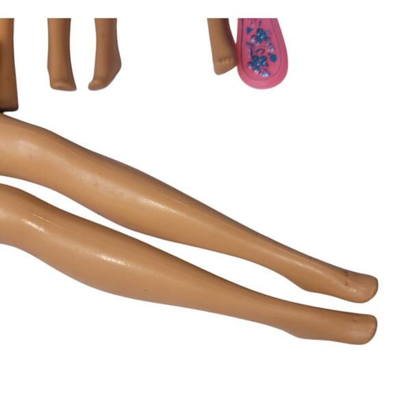 14 Vintage Barbies & a Few Accessories - Picture 12 of 15